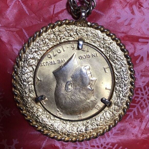 Gold plated Bicentennial half dollar necklace - Picture 3 of 3